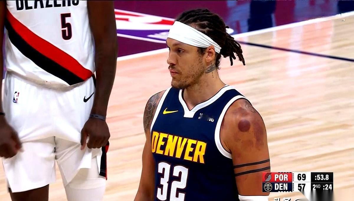 掘金对开拓者这场球，比分137比132，看着是赢了。
但你把镜头拉近，只看约基奇