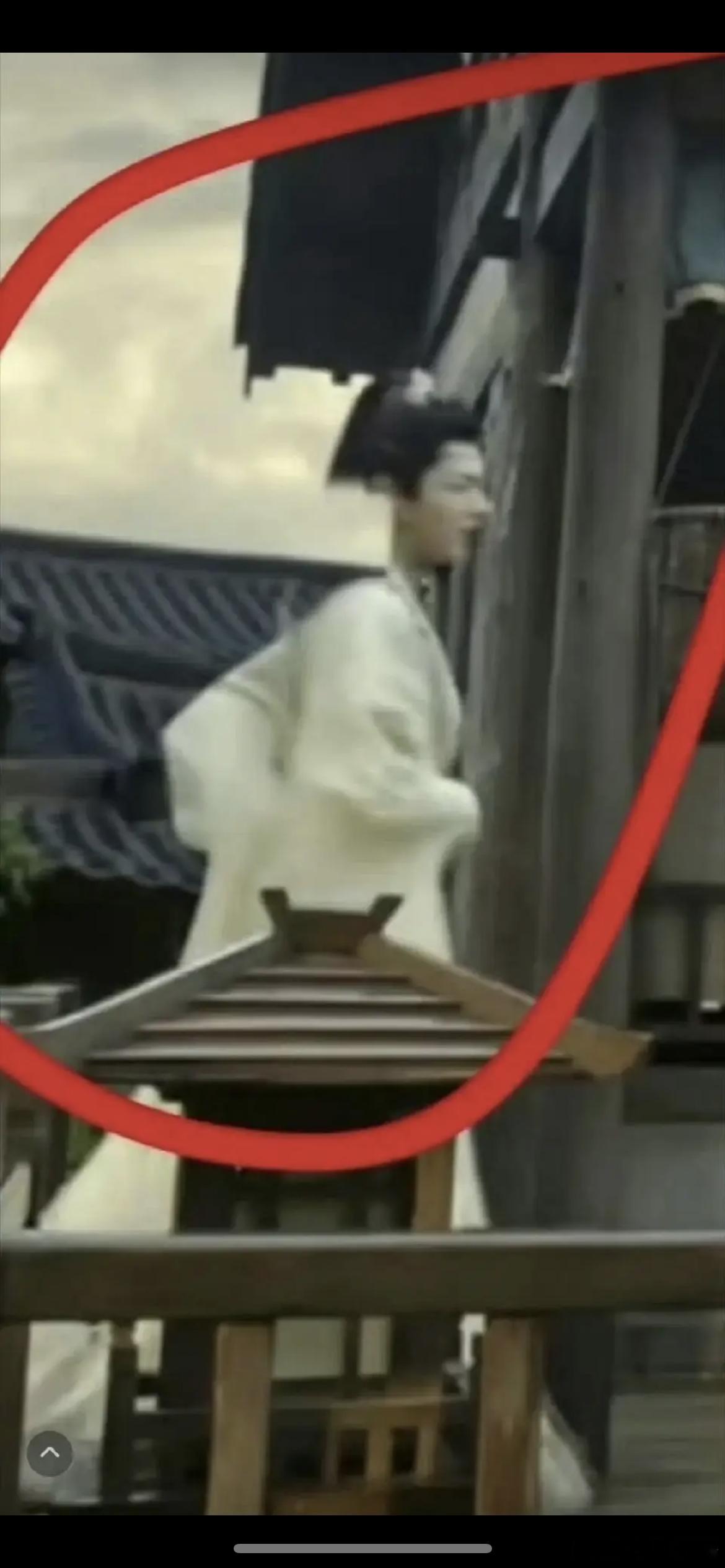 成毅 别浪费你的会员了不但有剧本和洞洞鞋，还有把后脑勺抠掉。。。 ​​​