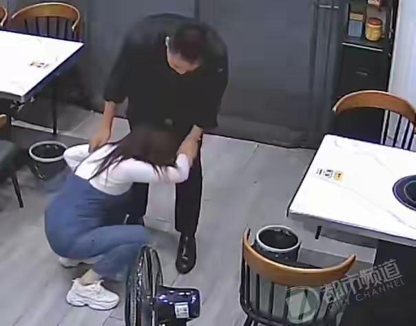 江苏，一男子本来是心疼老婆，想好好抱一下，结果就因为这一个用力的拥抱，直接把老婆
