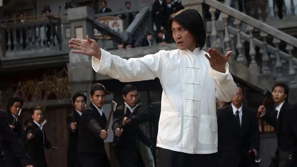 原因：周星驰是刻画小人物见长，才能方面，不局限于演员，基本可以算电影全才。
标准