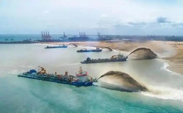 越南一直在南海闷头填岛，规模都超过我们了，中国为啥不拦？不是咱不管，而是菲律宾才