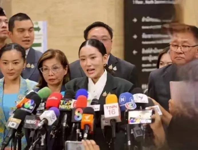 佩通坦终于不再忍了，她在8月4日的听证会上提出，绝不辞职！泰政坛瞬间炸锅了！
