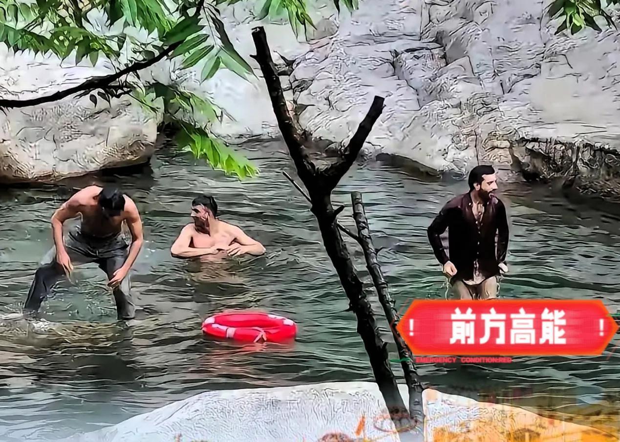 庐山风景区工作人员拍到几张洗澡的印度人，

网友：不允许在国内任何地方洗澡，何况