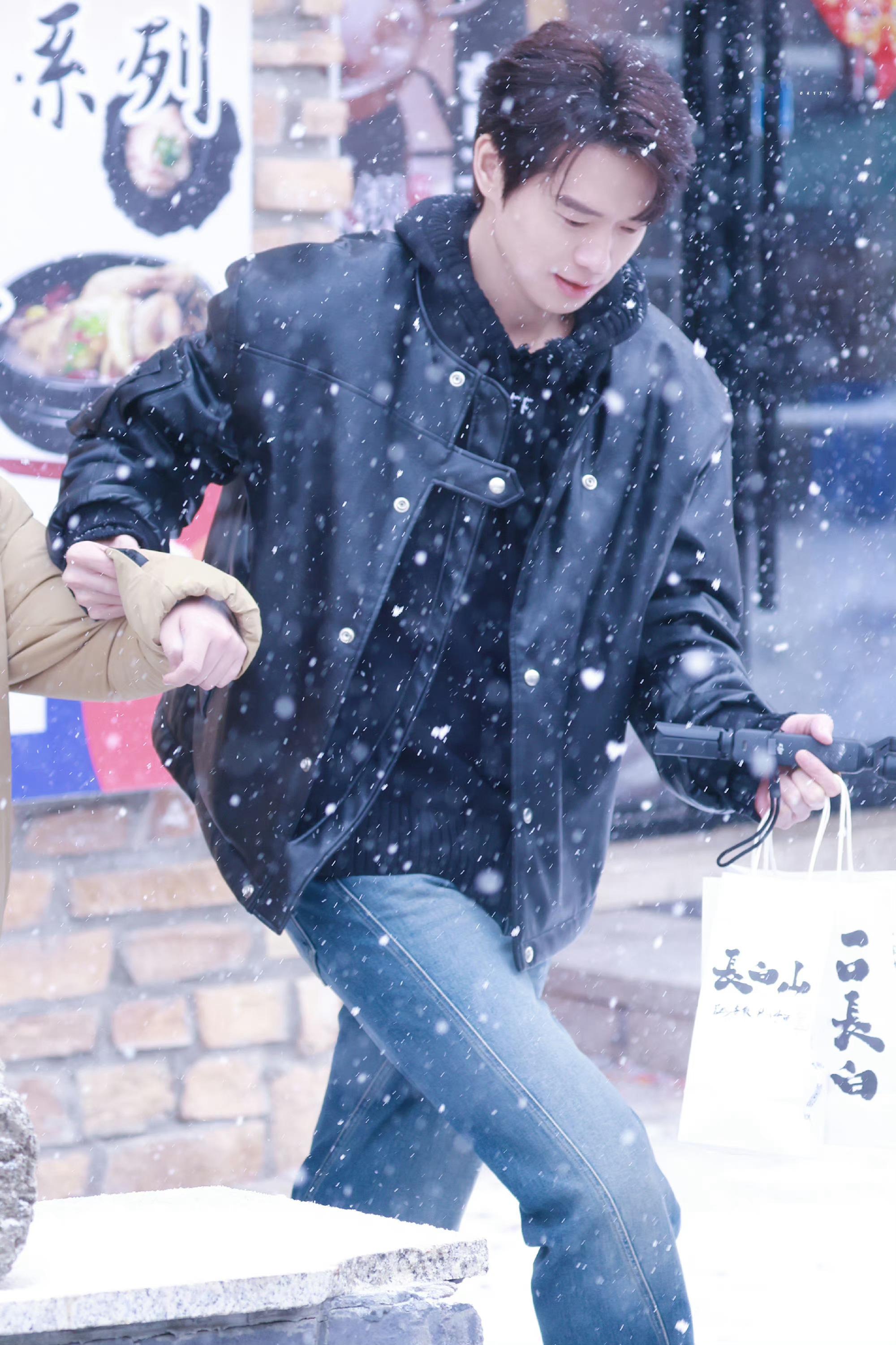 #我们仨定档#魏大勋这一次参加我们仨真的是不要让我太期待，咱就说这个阵容真的是非