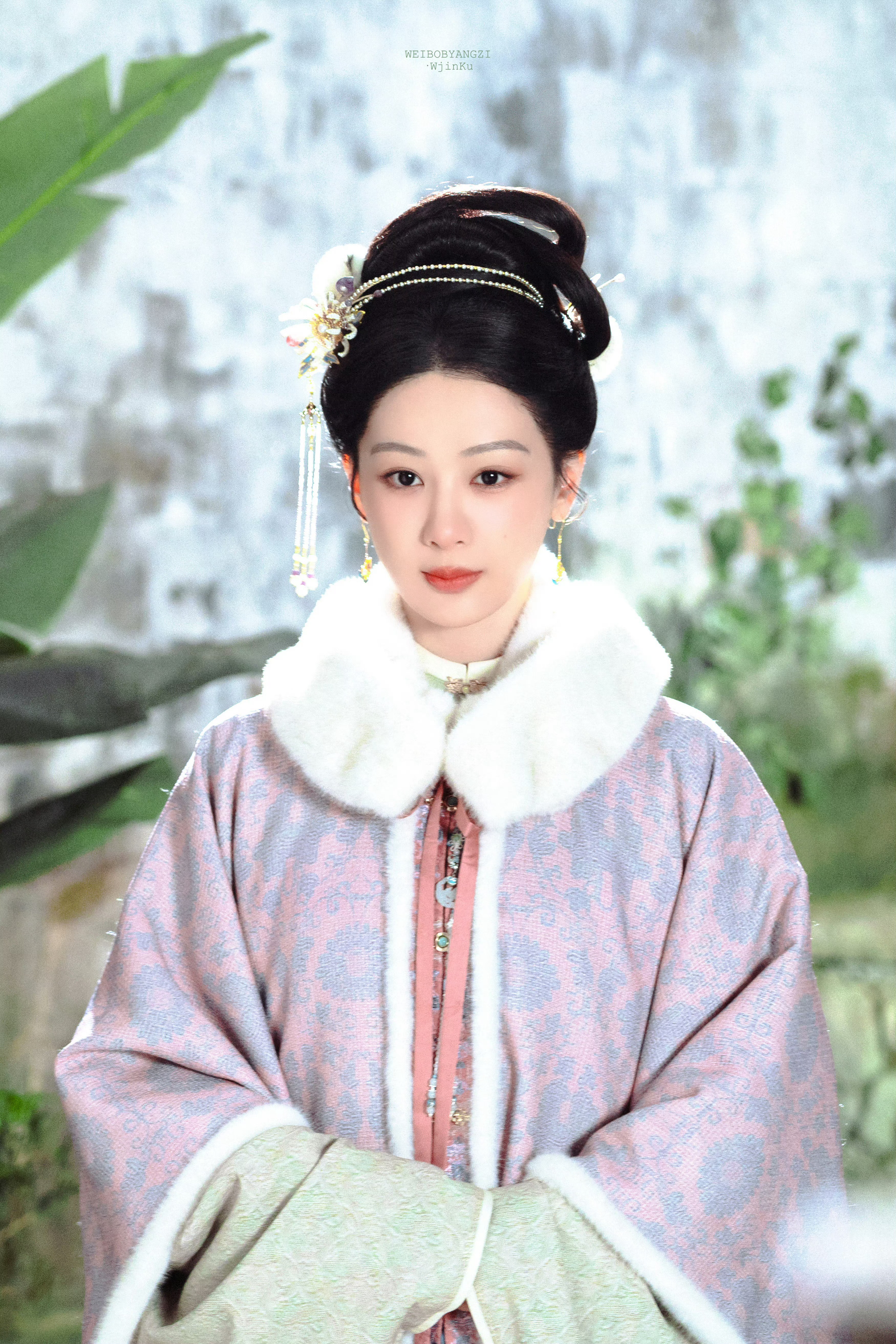 如果你瞄准月亮即使迷失也是在星辰之间. 