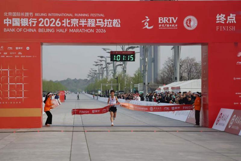 2026北京半程马拉松，王文杰打破全国半马纪录

4月12日7点，2026北京国