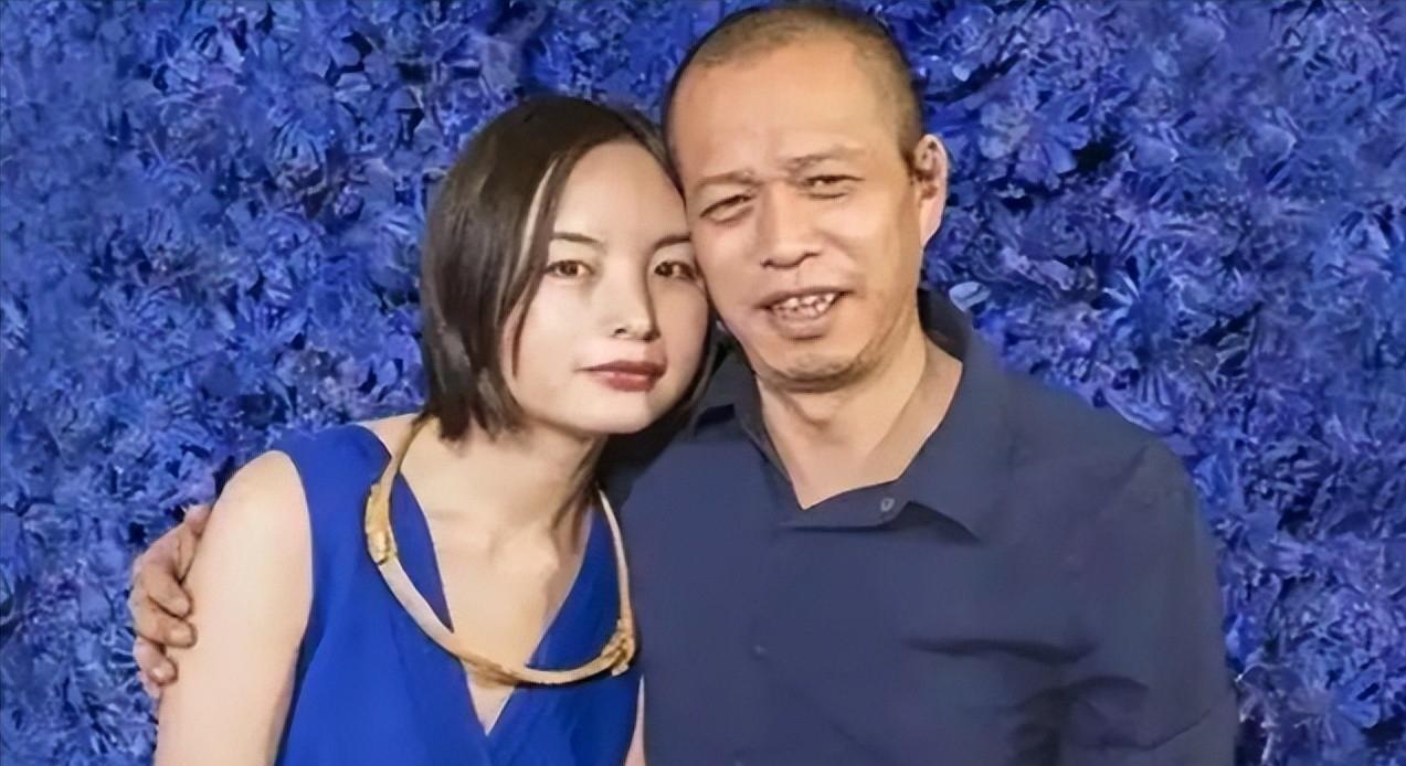 "疯子"何云昌：取下自己的一根肋骨，做项链送给爱人，还把自己浇筑在水泥里面。 2