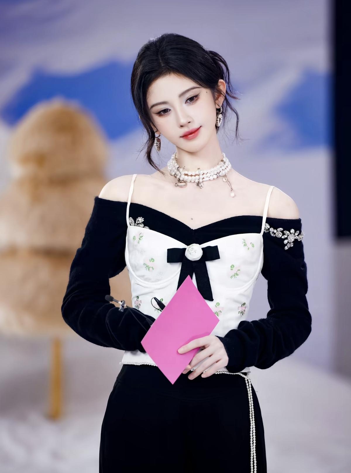 没有横空出世的运气，只有不为人知的努力。致敬每一次全力以赴的鞠婧祎[赞]💪娱乐