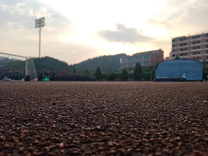 P图时忘记P的是实况，一秒打回原形，社死到抠脚！
 谁懂啊家人们，发朋友圈P图最