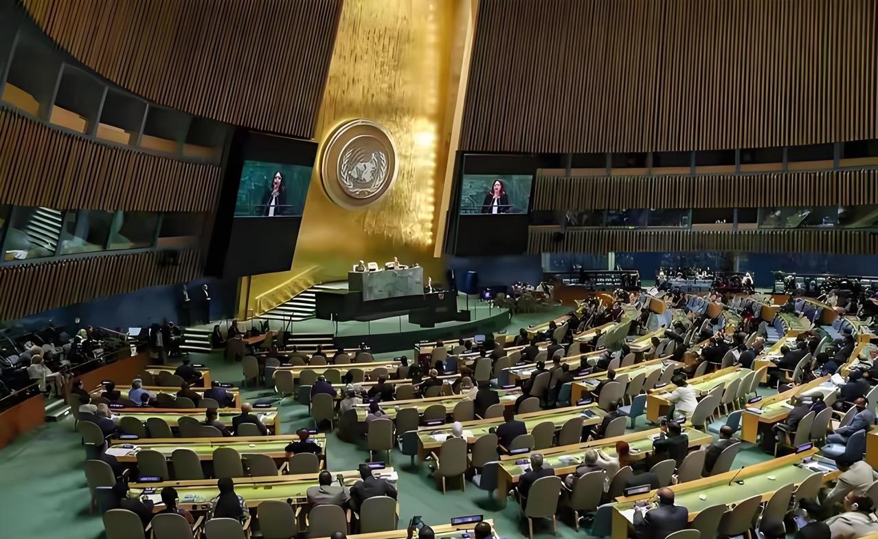 同样是弃权票，中国展现出了大国担当，美国则把见利忘义表现得淋漓尽致。

联大以1