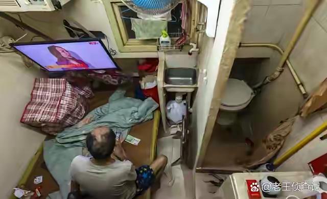 跟你们说，这种算是香港的小康家庭了，至少不用去外面上公厕！让有的人献慕了吧！