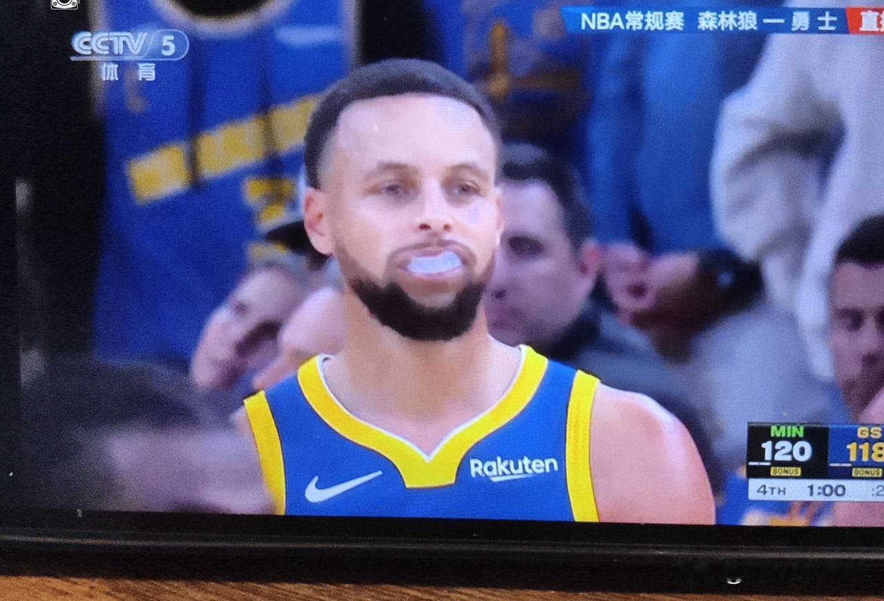 这就是斯蒂芬库里！
库里复出空砍砍下49分
勇士主场120-127不敌森林狼，