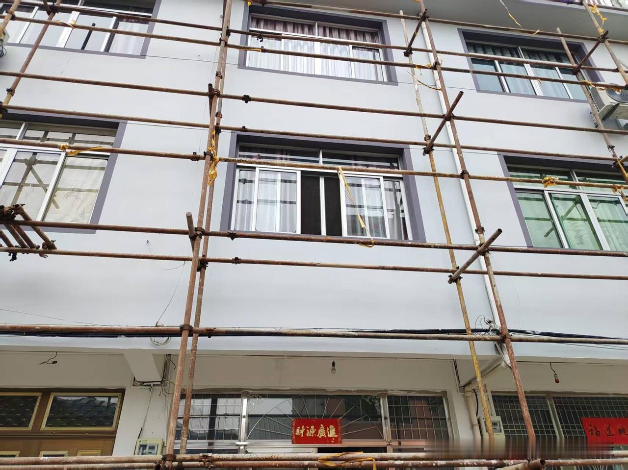 近些年来，村里人对于回村建房，思想观念改变了很多。二十年前，在城里做生意的亲戚，