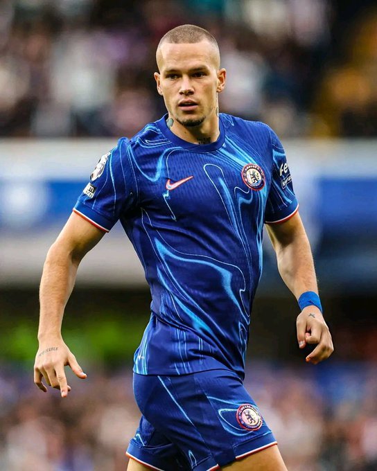 据《太阳报》报道，英超切尔西队球星穆德里克近日因驾驶一辆价值14万英镑的宝马车时