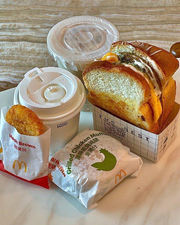 一起吃麦麦的早餐 