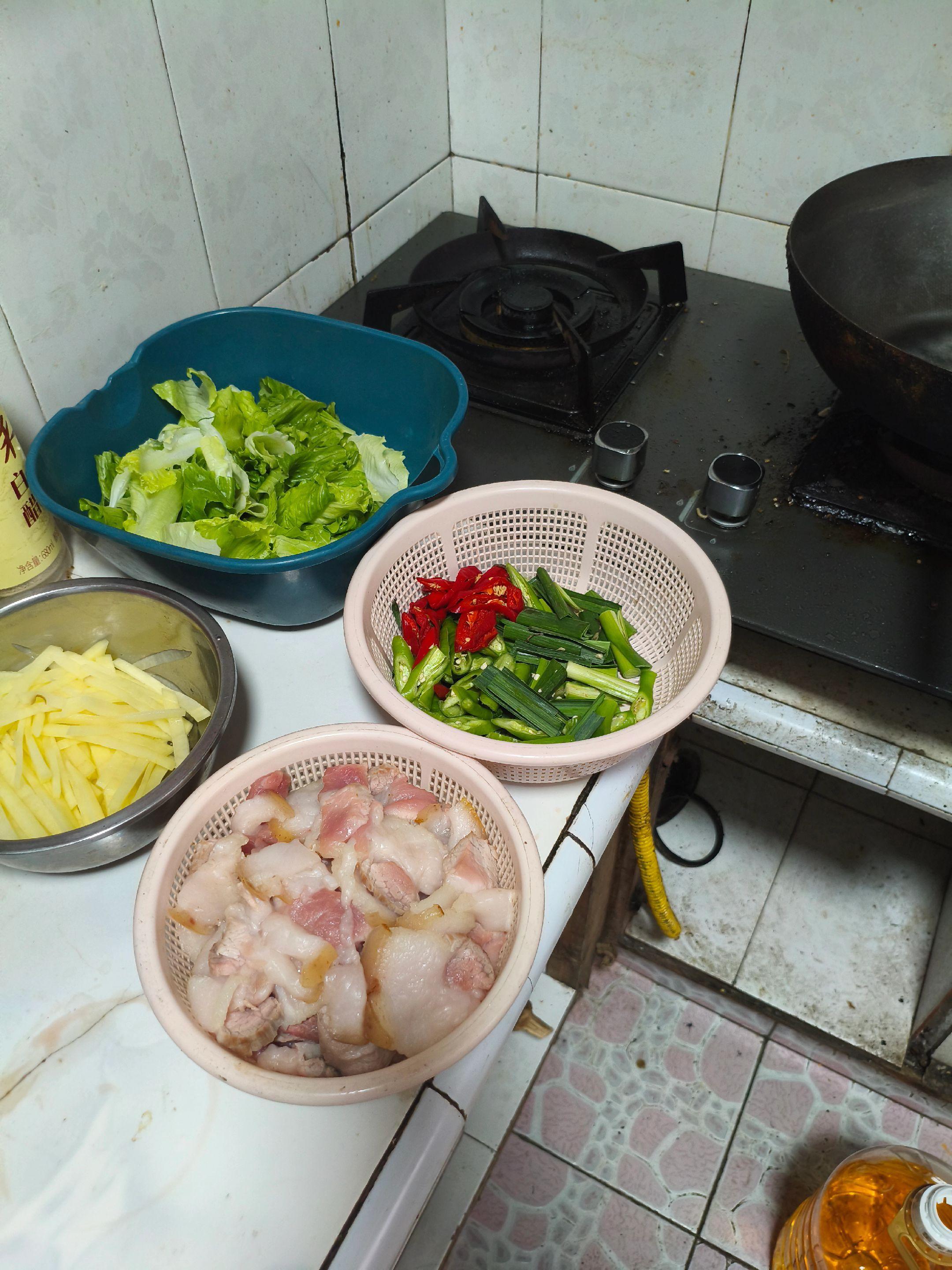 我也想带你出四川啊，但是我只会弄饭