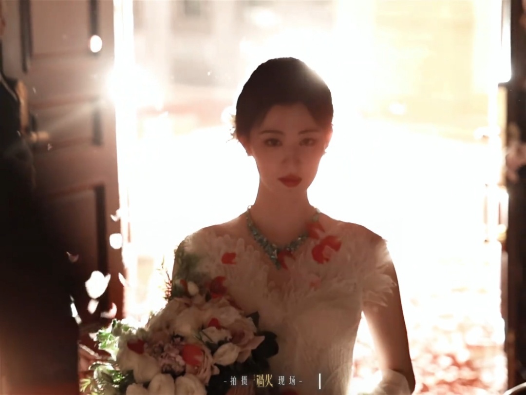 王楚然这两步走到我心里了这一秒过火 从庾晚音到任素素的无缝切换，王楚然光靠走路就