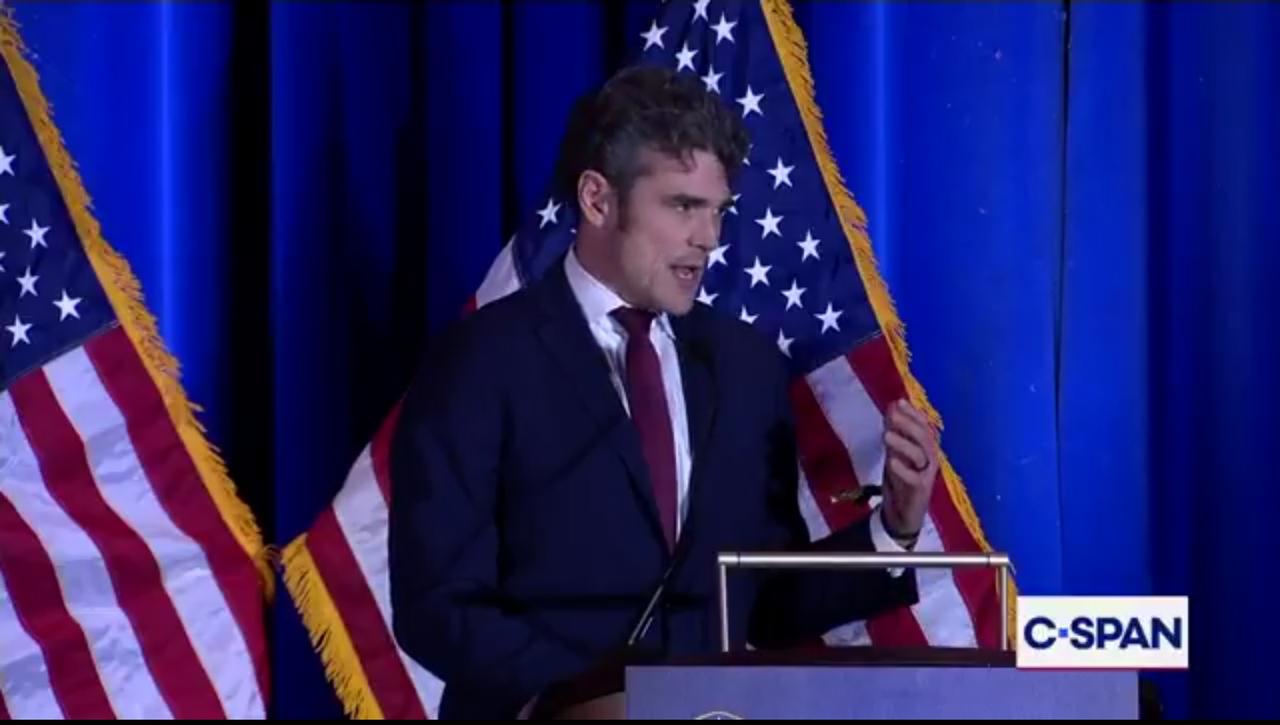 新闻快讯：美国国家反恐中心主任乔·肯特因反对对伊战争辞职
 
当地时间3月17日