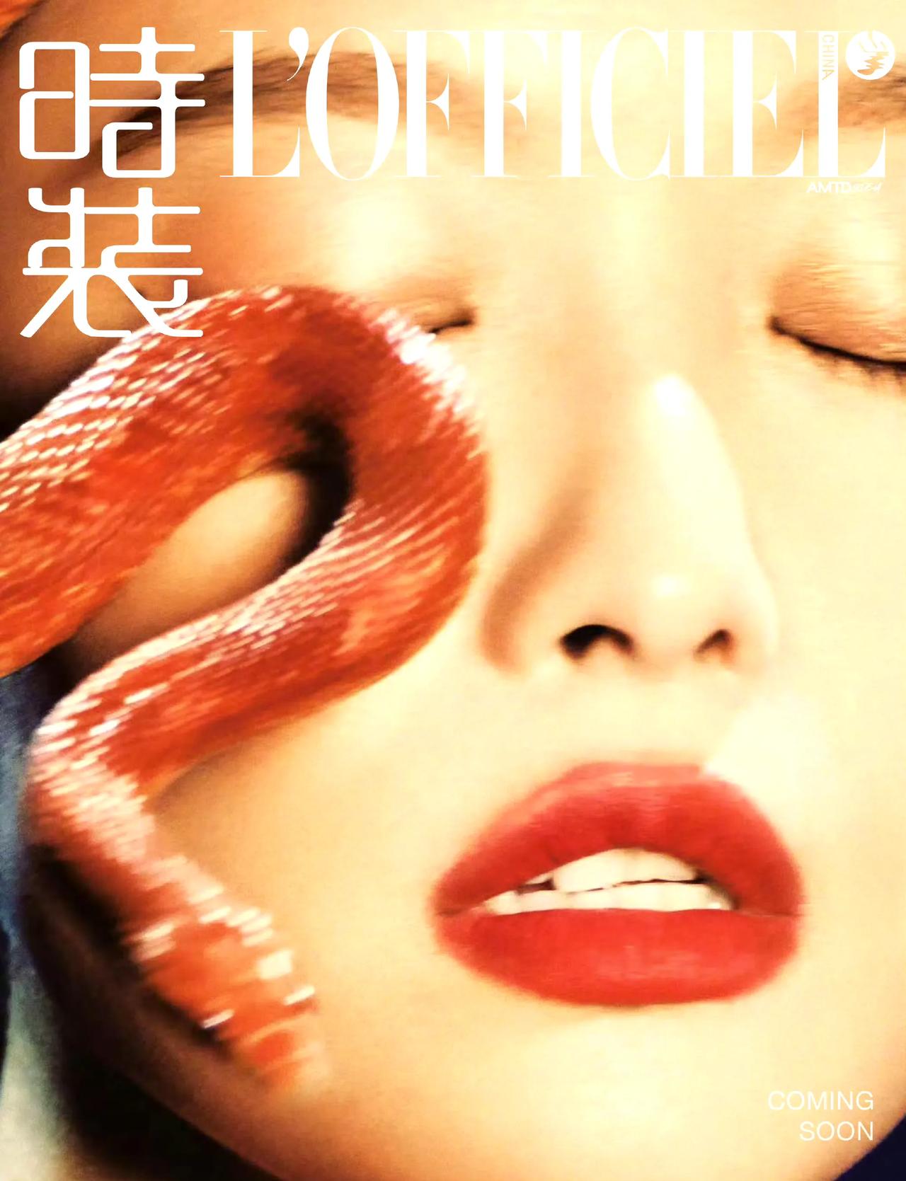 倪妮、宋茜的最新杂志封面，两位硬照女王这次为我们带来的大片依然精彩。
01
这次