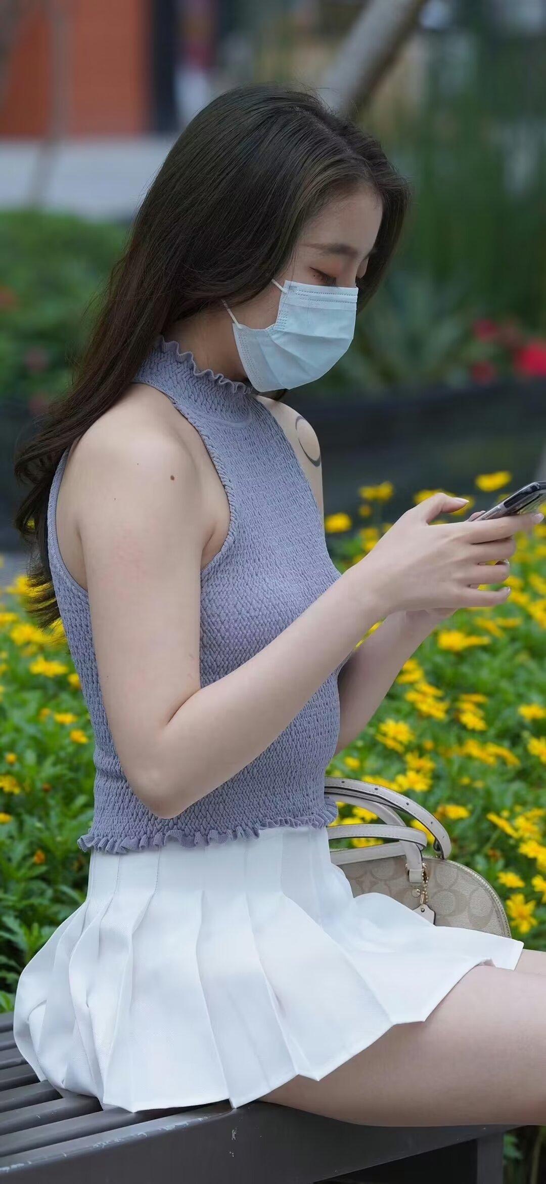 男人可以不浪漫，但一定要有担当，可以不挣大钱，但一定要顾家。女人挣钱不一定是责任