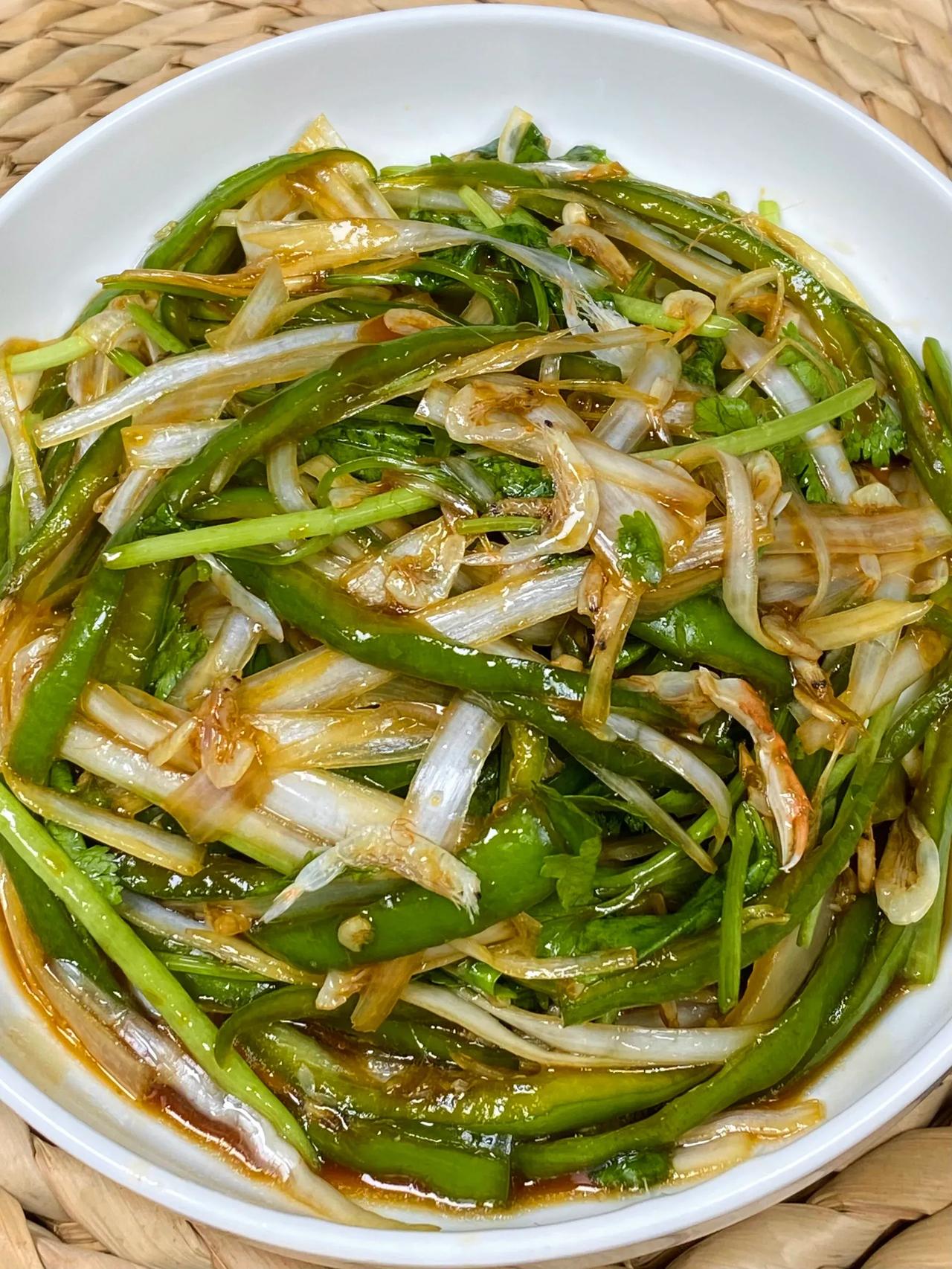想告诉全世界…这个巨巨巨好吃！！|||老虎菜！！邻居家做的，不吃不知道吃了真的会