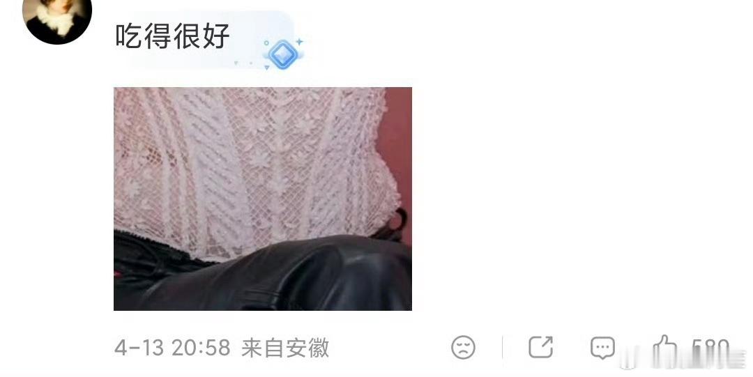 杨紫粉丝说热巴是水桶腰，可是这件衣服就是这样的设计的吧……看近照已经很细了啊