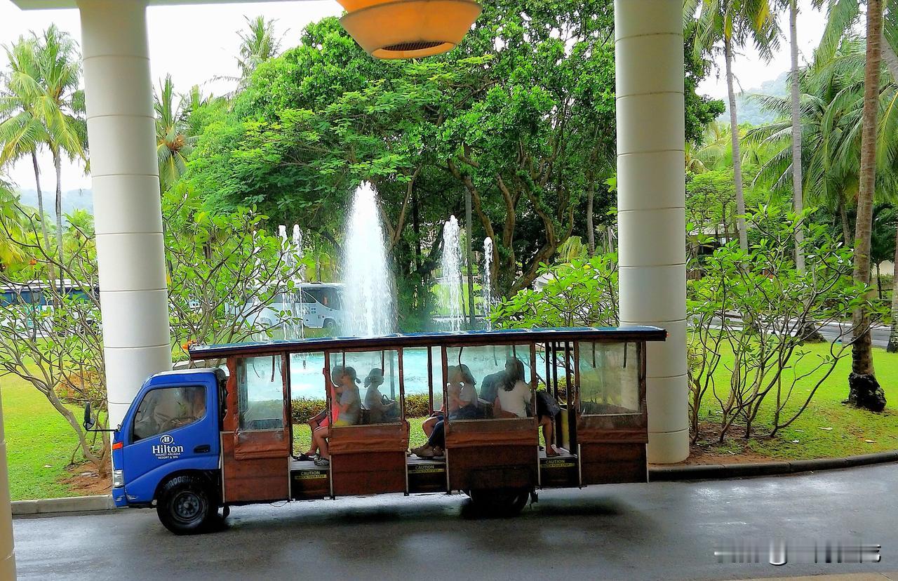 小鹰又开始抢石油了，12月20日，小鹰扣押了一艘从委内出来的巴拿籍的世纪号油轮，