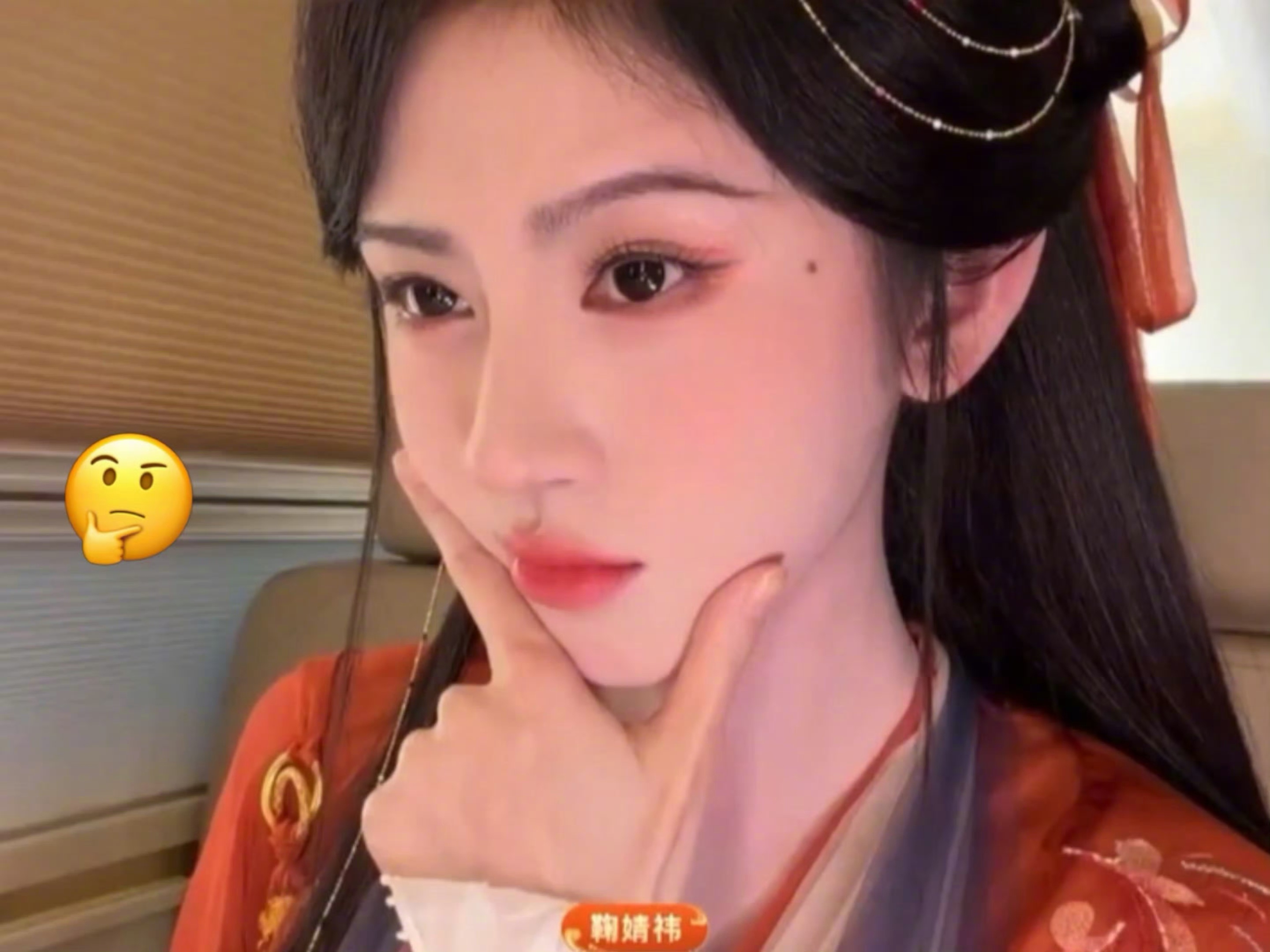 鞠婧祎emoji三连拍鞠婧祎趣味表情包三连拍来袭三种表情切换自如，表情管理这块简