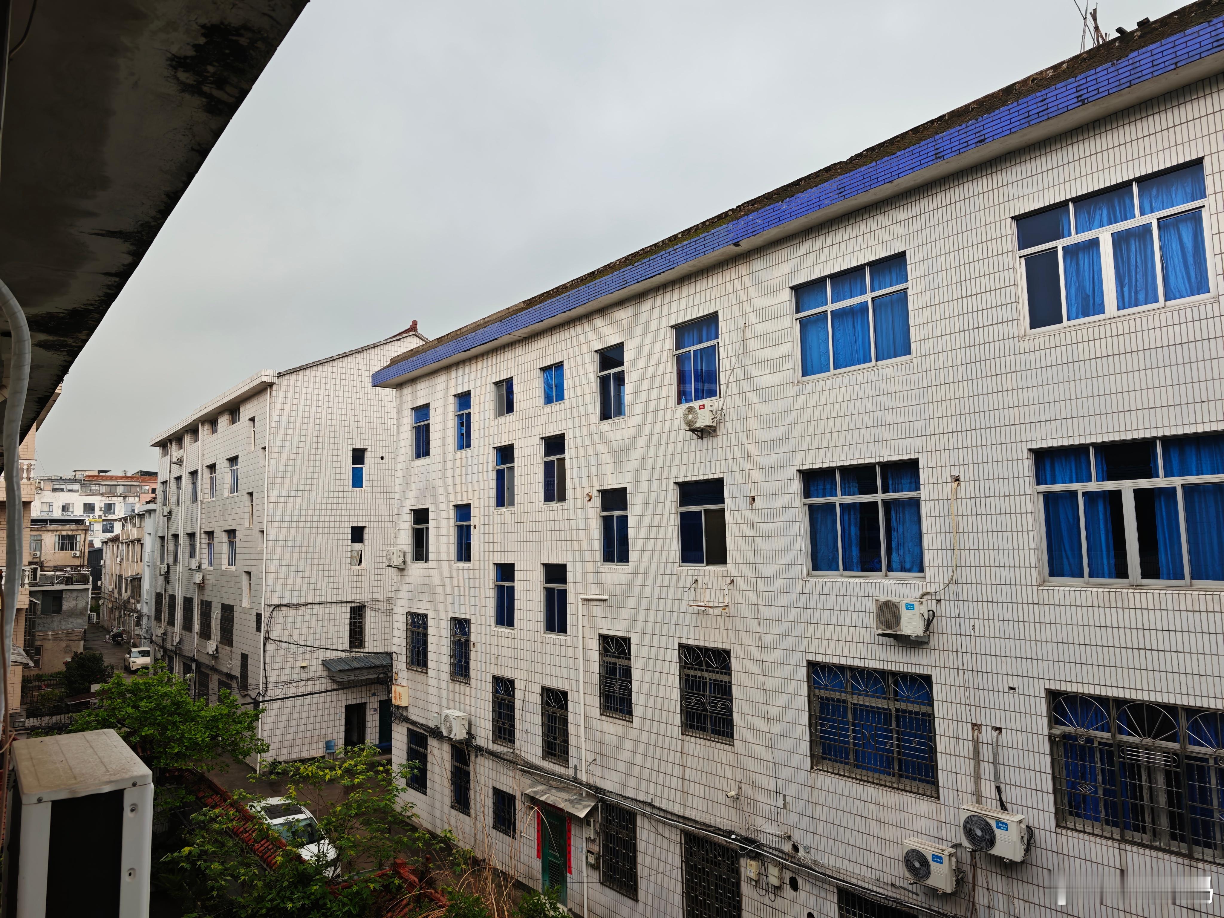 10 点了，天还这样，这是要下暴雨了啊？😱 