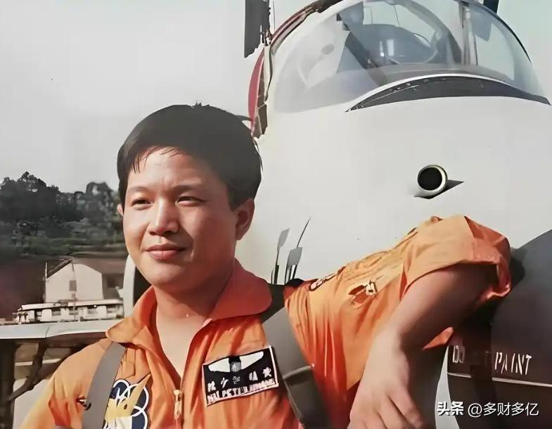 黄植诚驾台最先进战机归大陆，被下属识破后放狠话，这才是中国人的风骨！
 
台湾飞