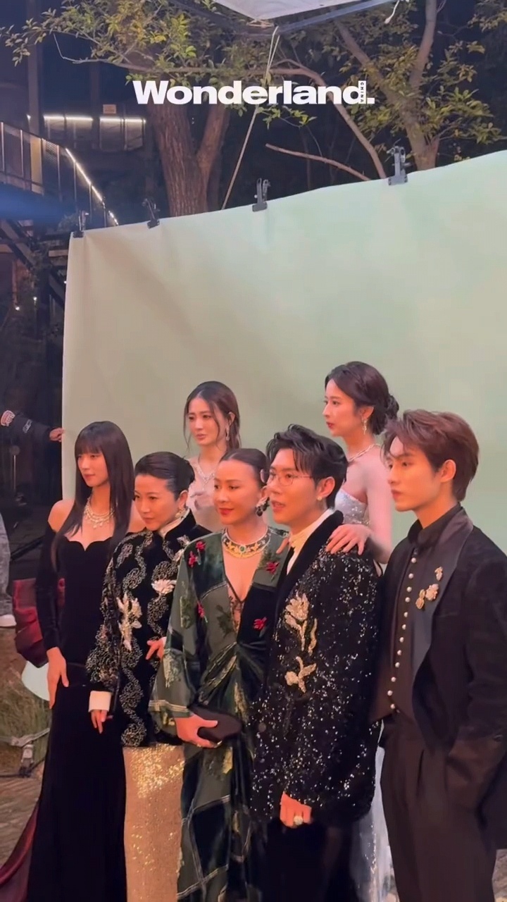 娱乐圈破次元壁的合影时刻 这是什么神仙同框！刘嘉玲、颜丙燕、颖儿、徐璐、董思成、