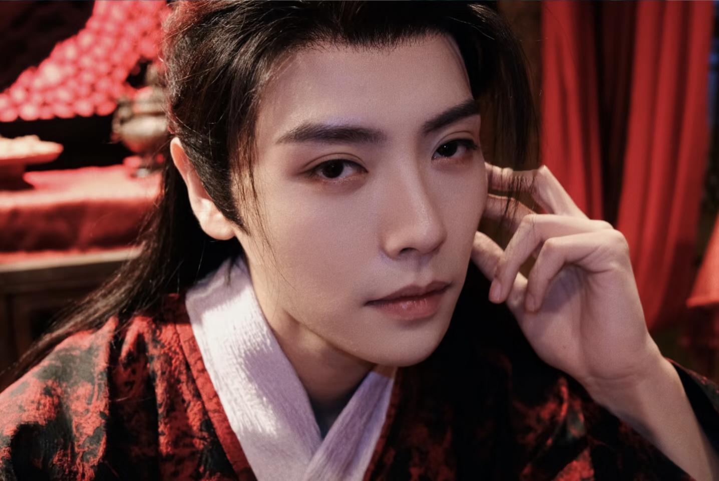 对着这张脸说不出一句重话哥能不能天天都发自拍让我们养养眼