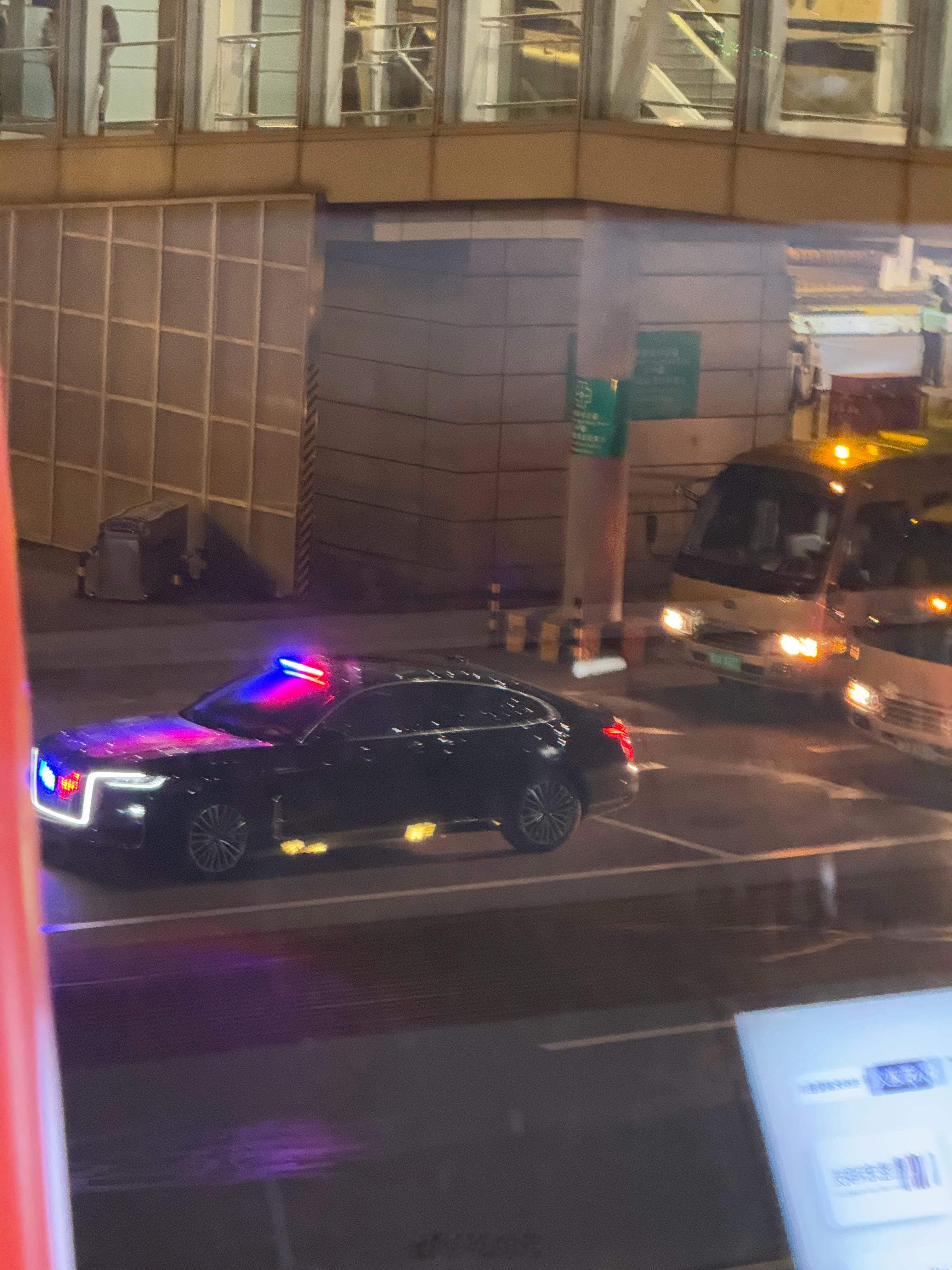 我去，这个属于北京航站楼的顶配接机配置了吧？ 
