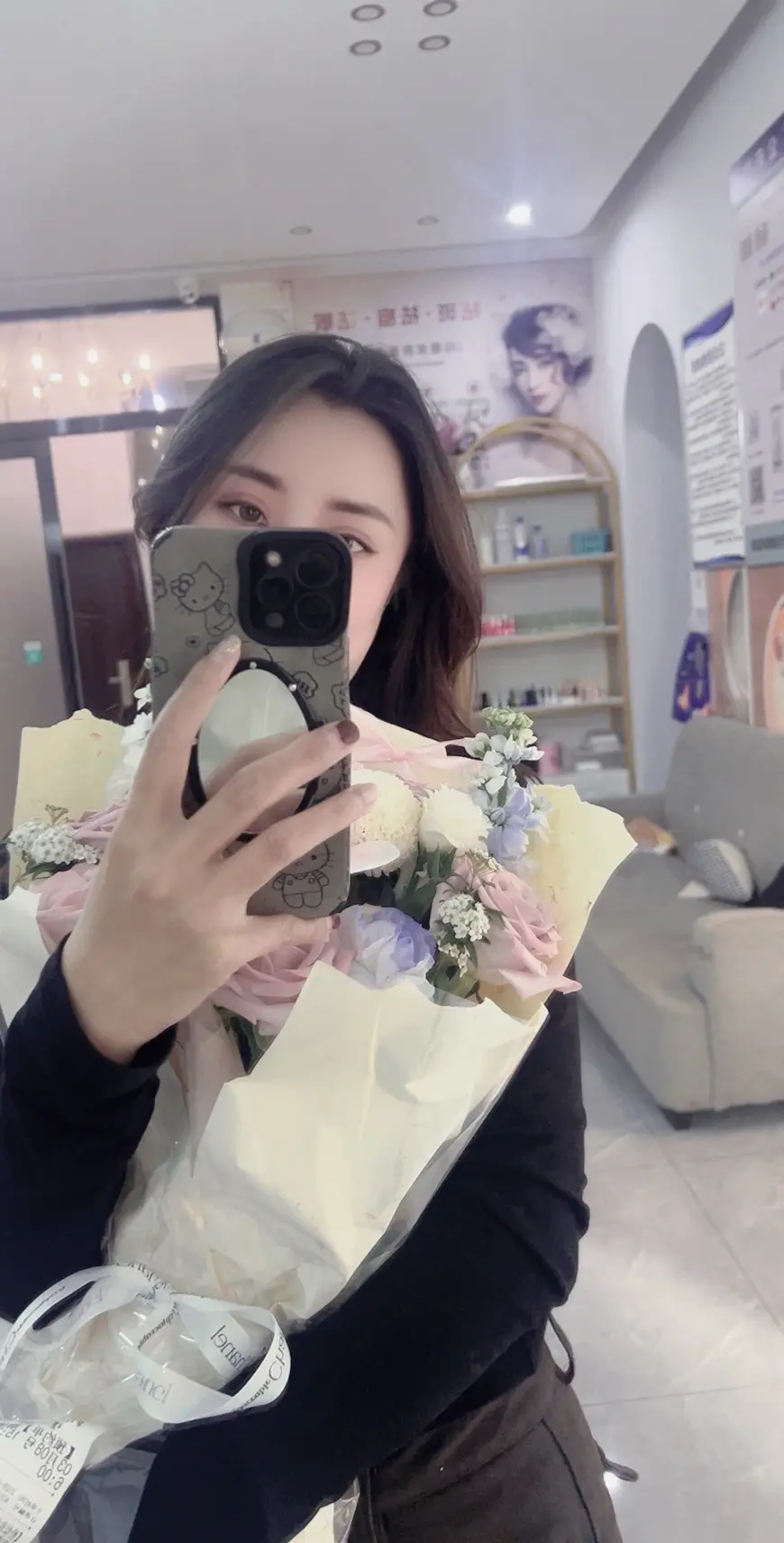 愿天下女神既能赚钱养家，又能貌美如花[比心]生活像个女神，出门像个公主...