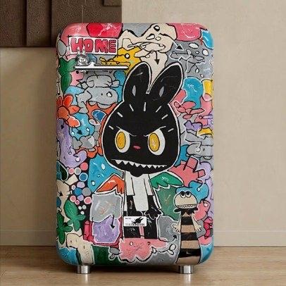 泡泡玛特最近跨界玩大了，居然出了一款 Labubu 冰箱，售价 5999 元，全