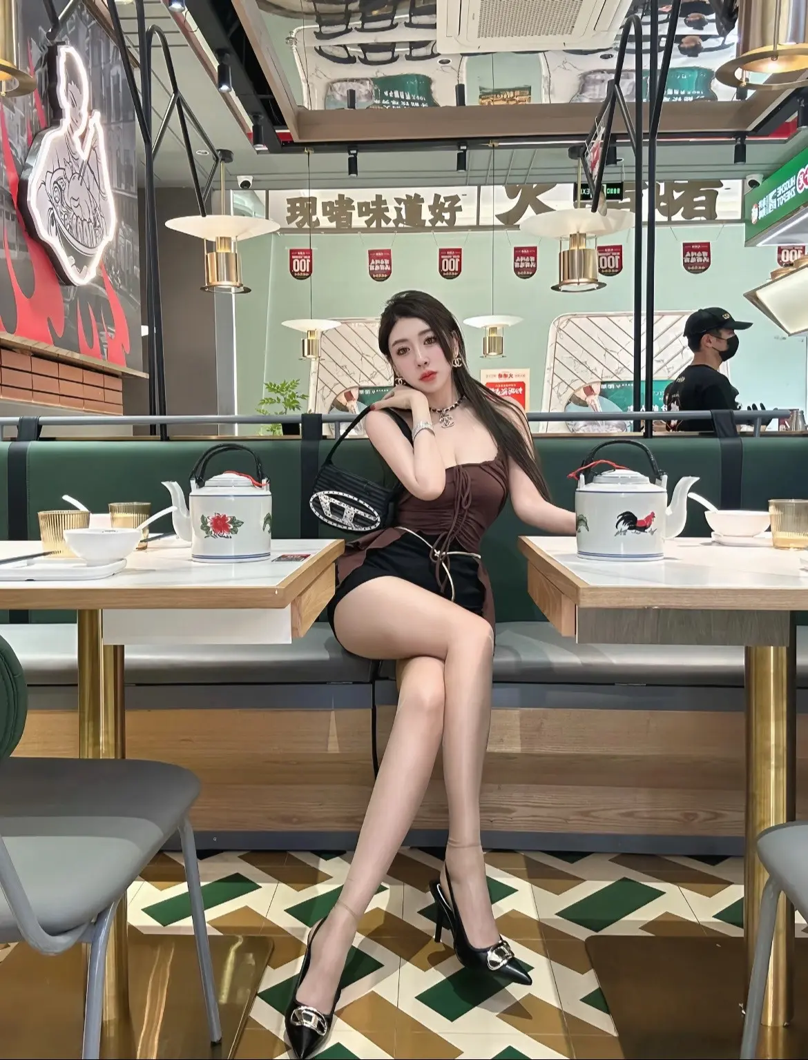 我们之间距离就差一张机票。