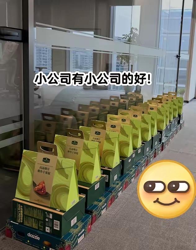 朋友入职了一家神仙公司，我听完直接酸了。
第一，双休是真双休。他说周末老板连工作