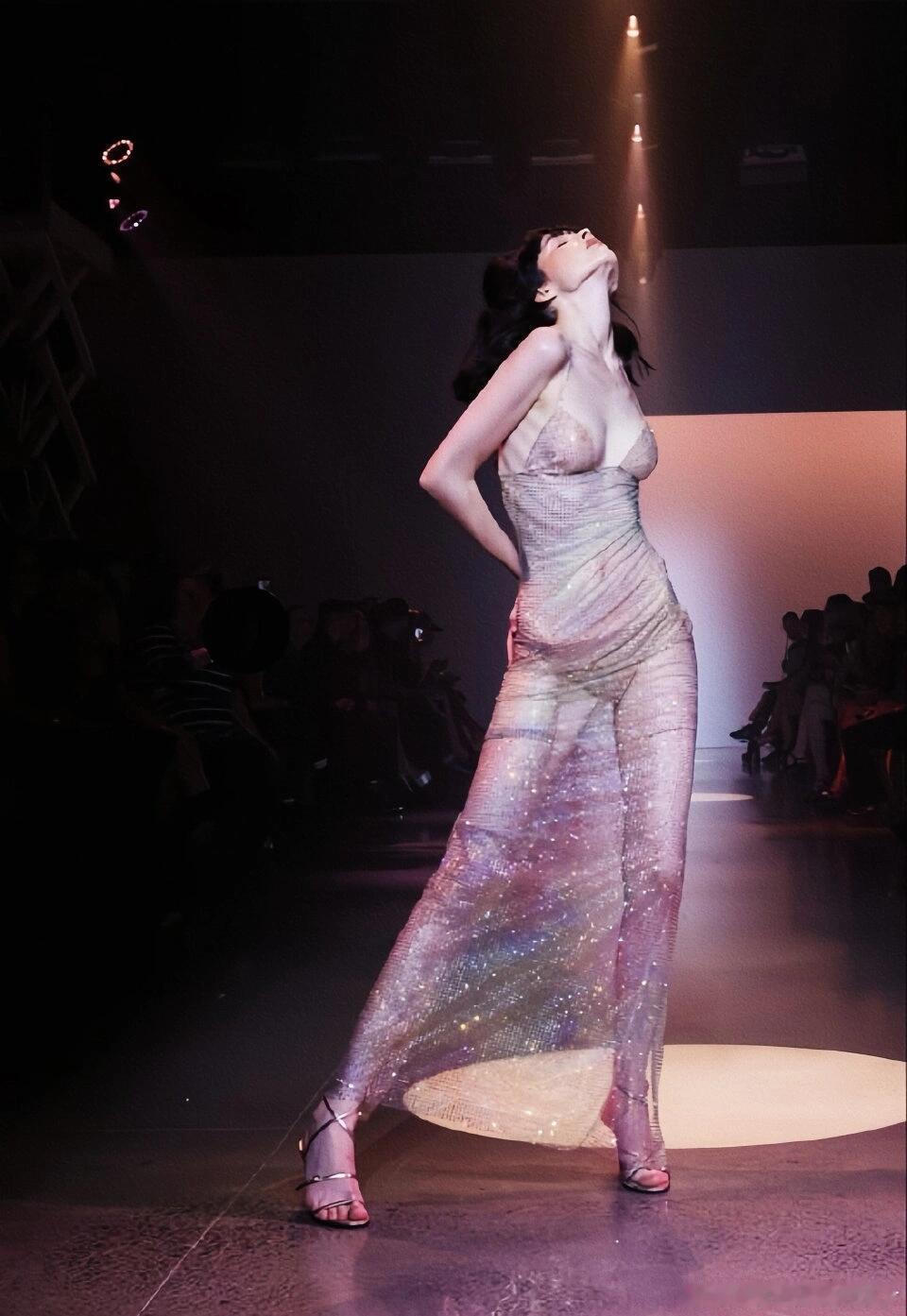 月光流泻 肆意的美 ​Christian Cowan S/S 2022 ​​​