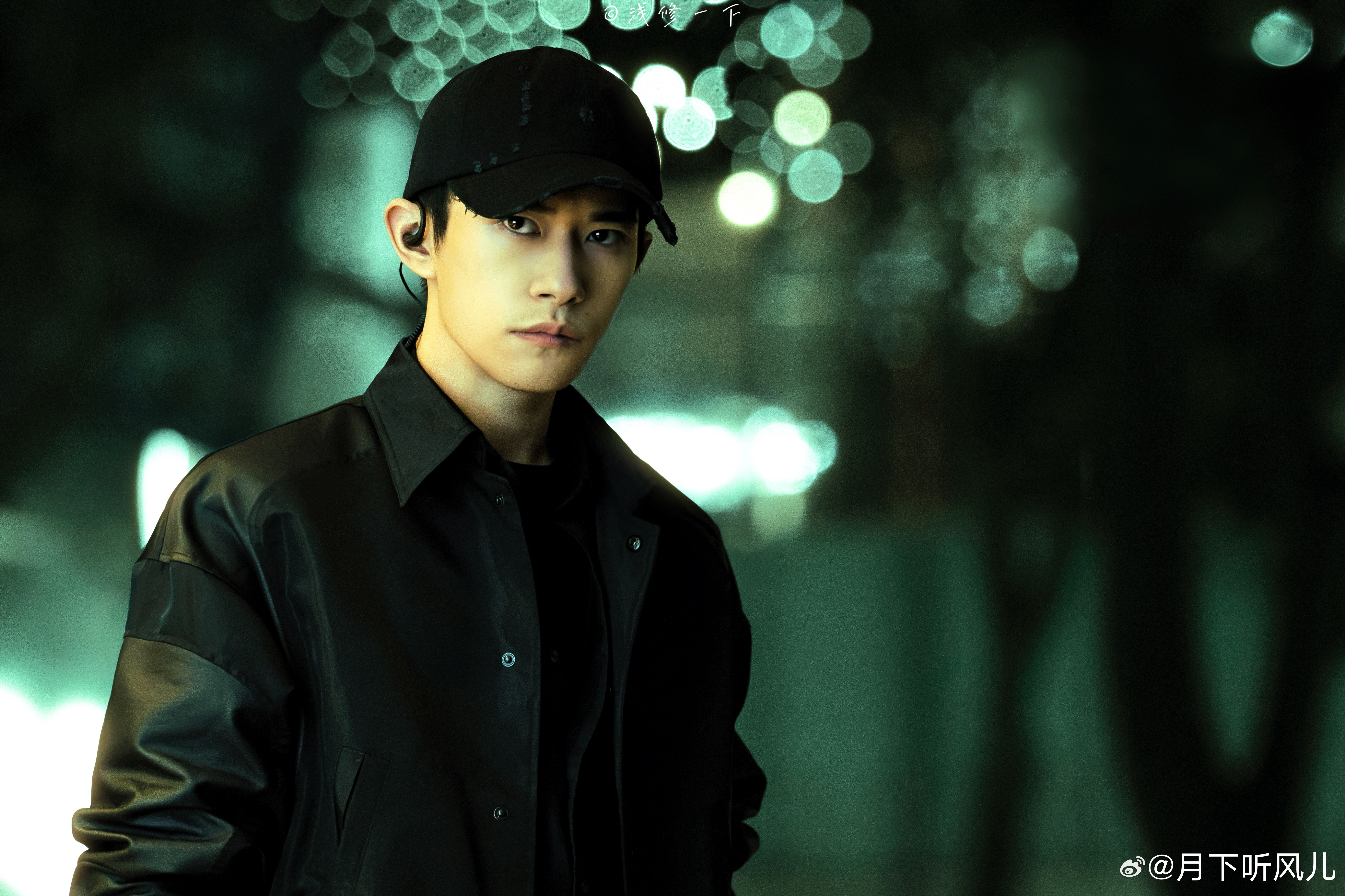 惊蛰无声静默的是严迪五年青春长期活在双重身份里，那种撕裂感与高压孤独，只有他自己