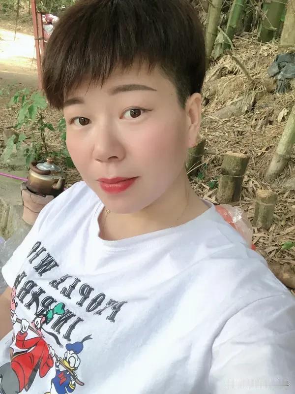 女人这辈子靠谁活，这是个值得深思的问题。年少时，很多女人想靠父母当无忧无虑的公主