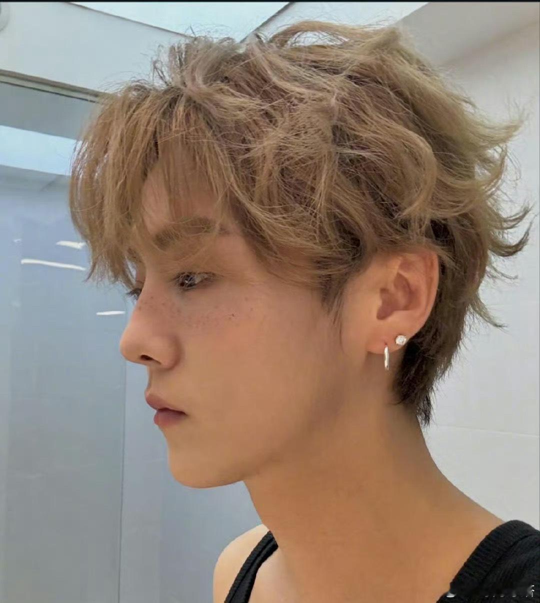 #鹿晗和邓佳鑫互关#看到鹿晗和邓佳鑫互关了，所以两人在音乐节上会有一个合作的舞台