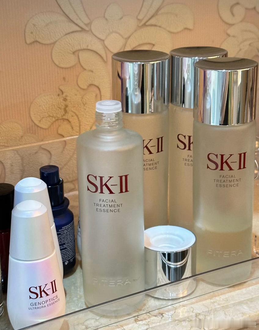 和垮脸say no❌，早早就要把抗老事业安排了，sk2神仙水肤感相当不错，每次用