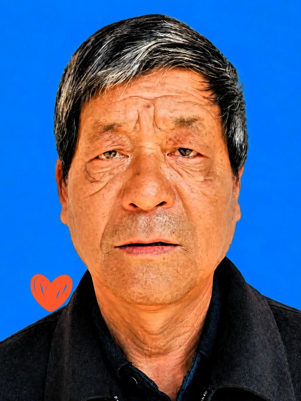 六十二岁的王友田，除夕icon中午正张罗着年饭，听见邻居家哭喊声不对劲，翻墙一看