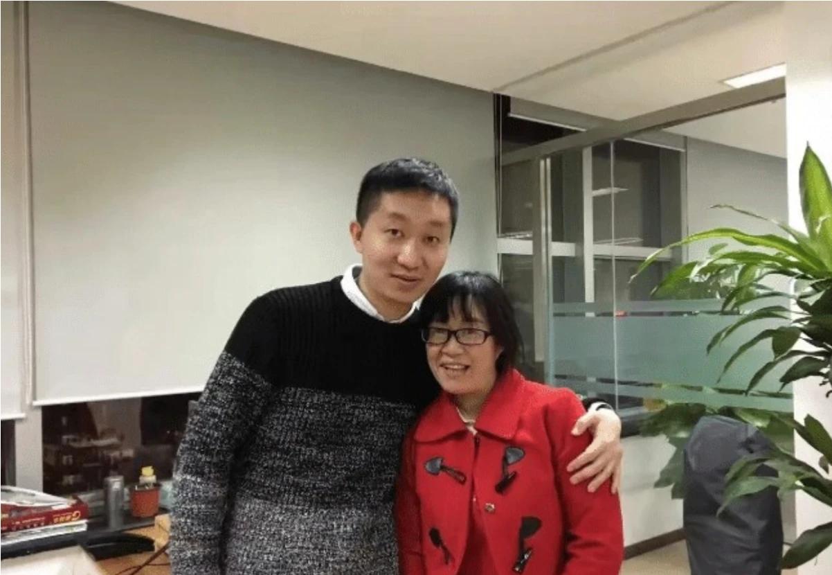 余秀华：《一个扬州女人的独白》，

 我喜欢写诗，但我不承认自己是个诗人

从高