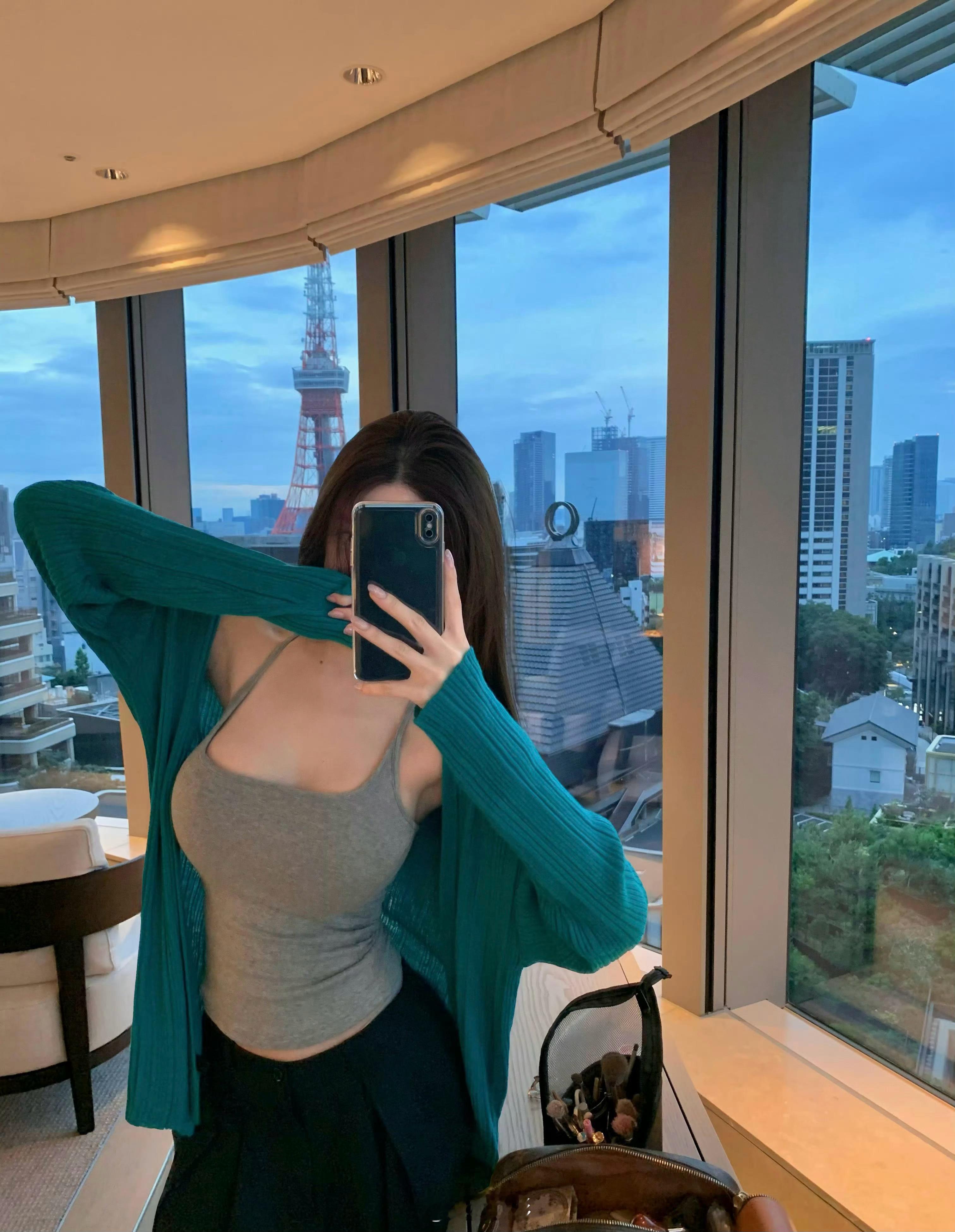 刷到一个好看的小姐姐还在用iPhone Xs Max。 ​​​