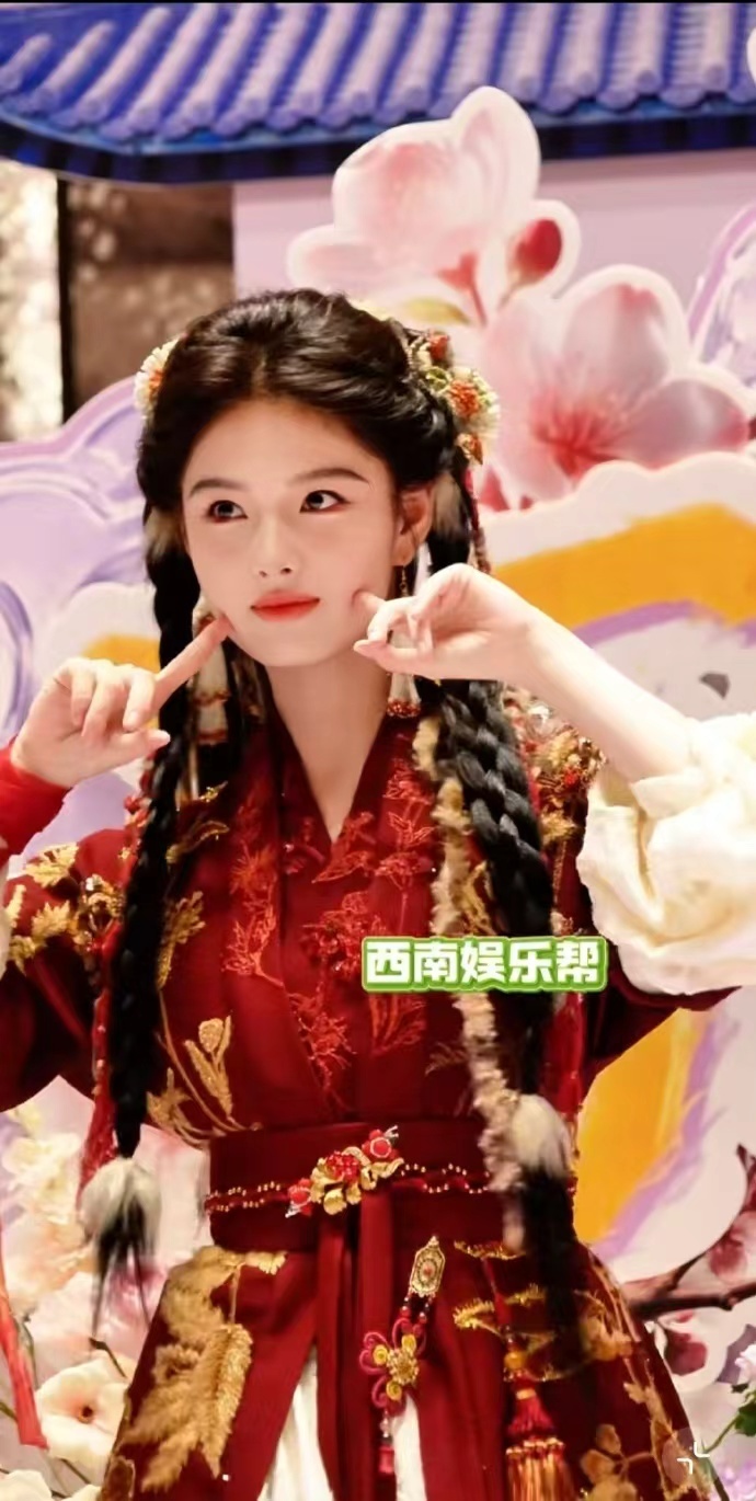 艾米百妖谱的妆造艾米桃夭带妆开机艾米桃夭带妆开机，艾米百妖谱的妆造，好生灵动感的