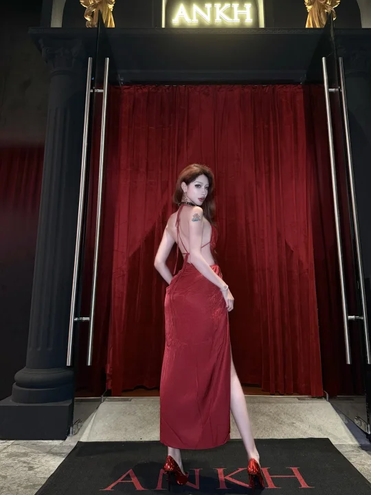 红裙可真是风情万种啊