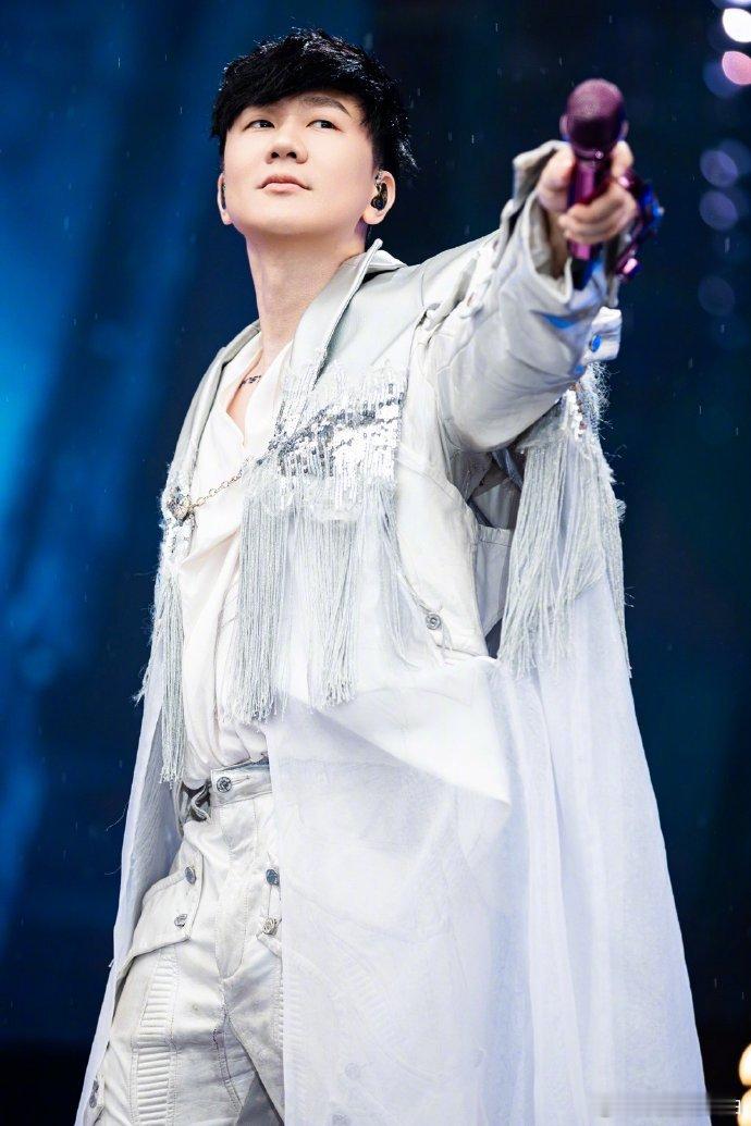 林俊杰北京站演唱会我是真羡慕了啊，该死的大麦你…… ​​​