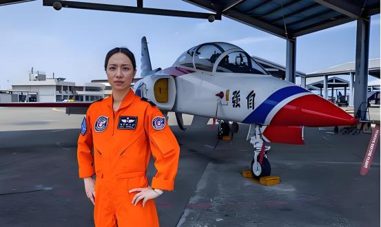 台湾女飞行员郭文静扬言，只要上头敢下令，她将毫不犹豫击落歼-20
这位“凤雏”在