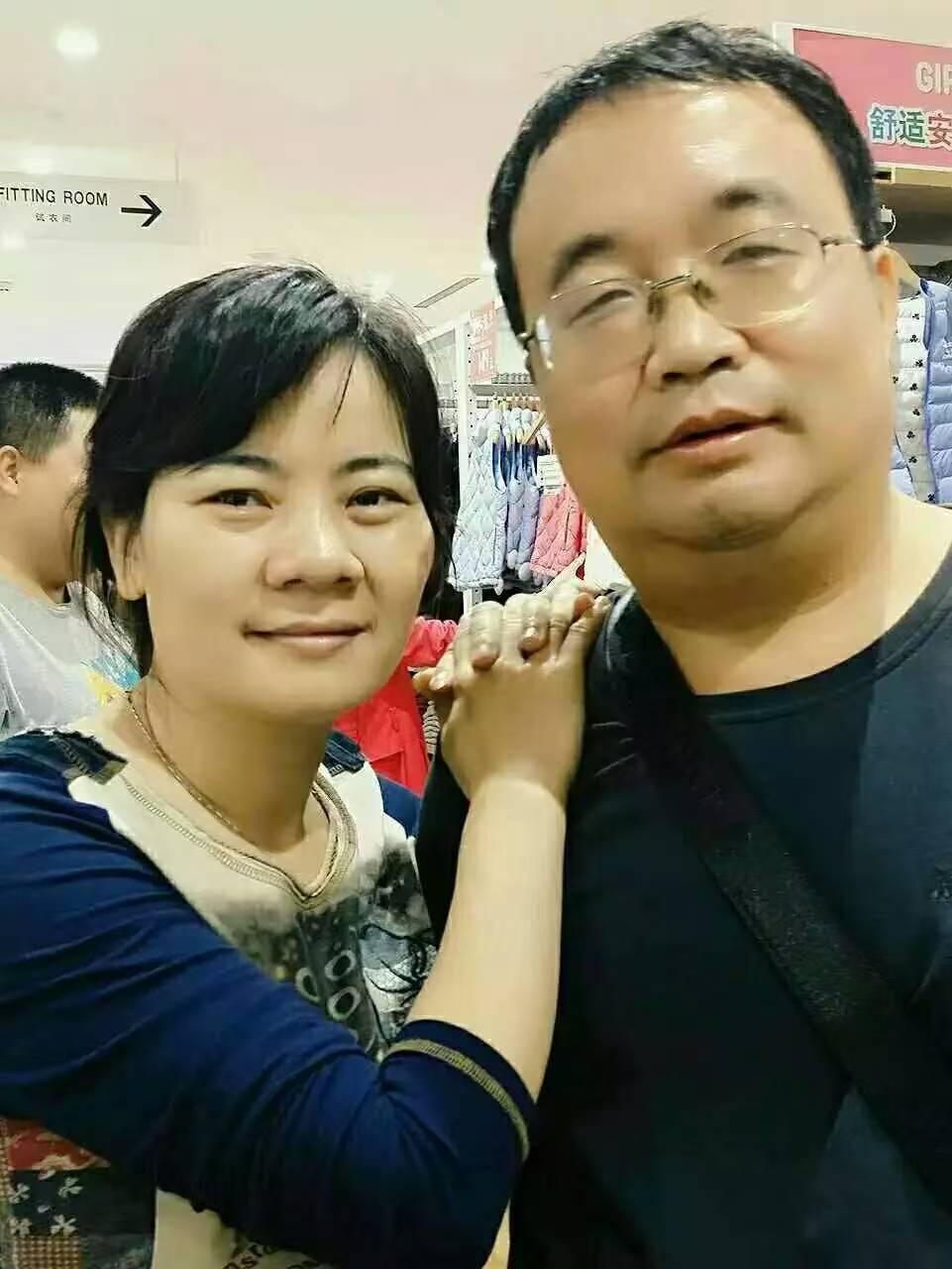 山坡羊·夫妻
一世牵绊，
半生嫌怨，
互不相谅情路难。
念亲安，虑子单，
流年偷